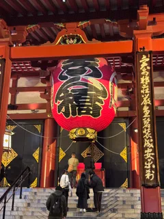 夜晚淺草寺仲見世通的燈籠