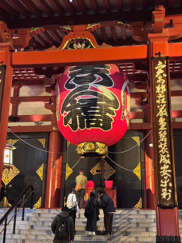 夜晚淺草寺仲見世通的燈籠