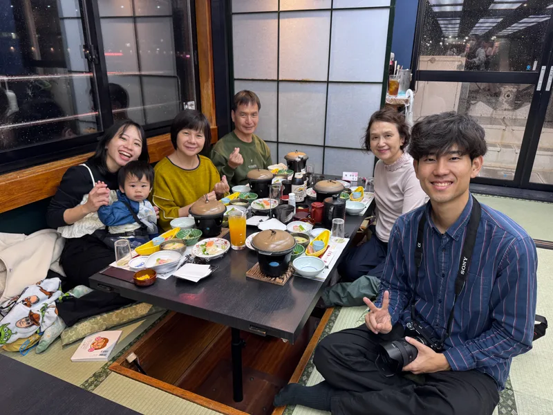 圍著同一張桌子吃飯的時間